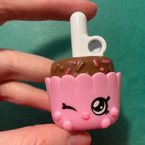 B1G2 - Shopkins Cake Pop - Buy 1, Get 2 FREE - Picture 1 of 6